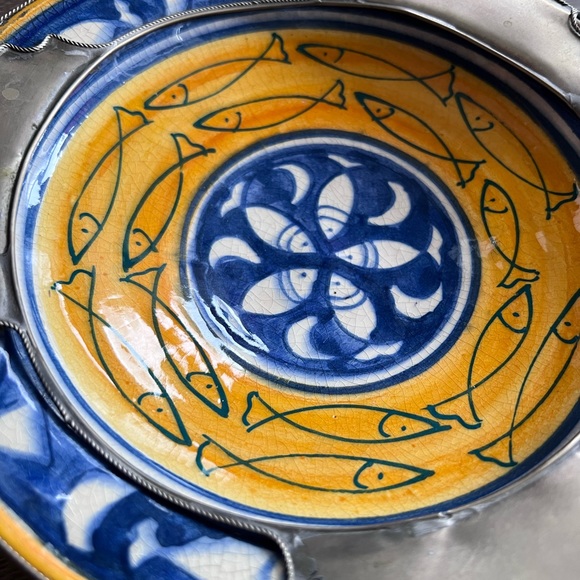 Safi Signed Vintage Moroccan Hand Painted Fish Pottery Wall Plate Bowl Metal Rim - Picture 5 of 11